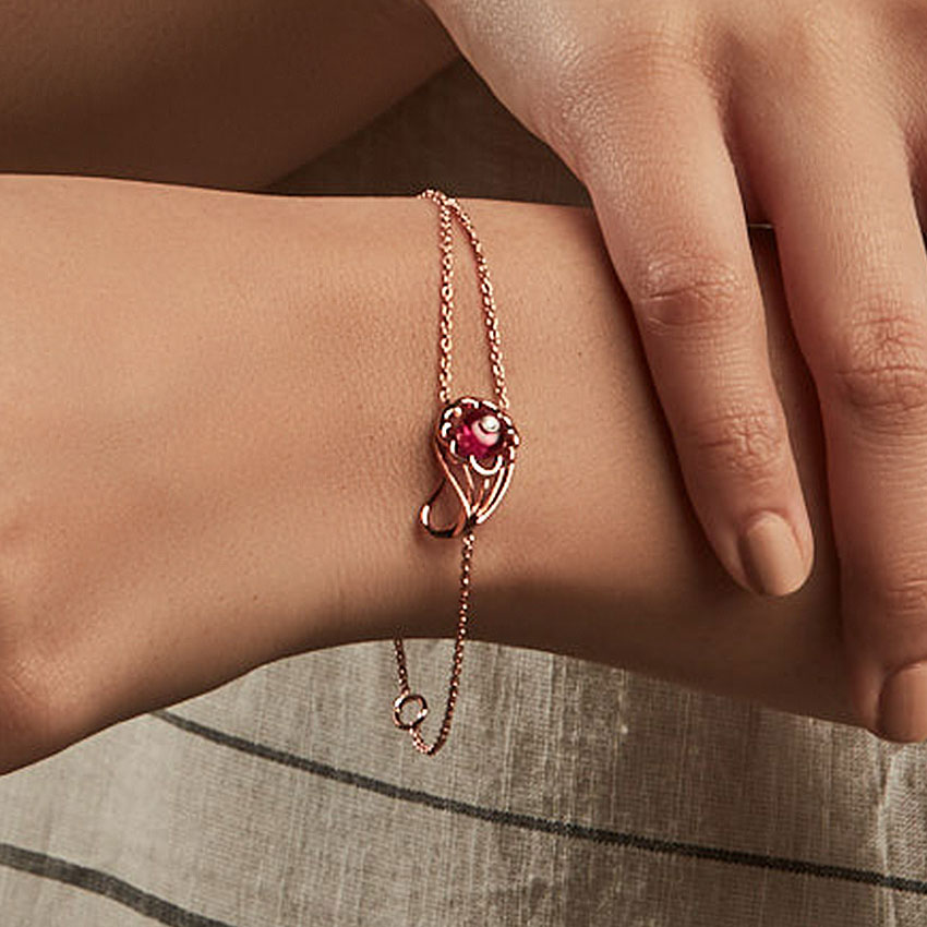 Exquisite Paisley Gemstone Bracelet Exquisite Paisley Gemstone Bracelet