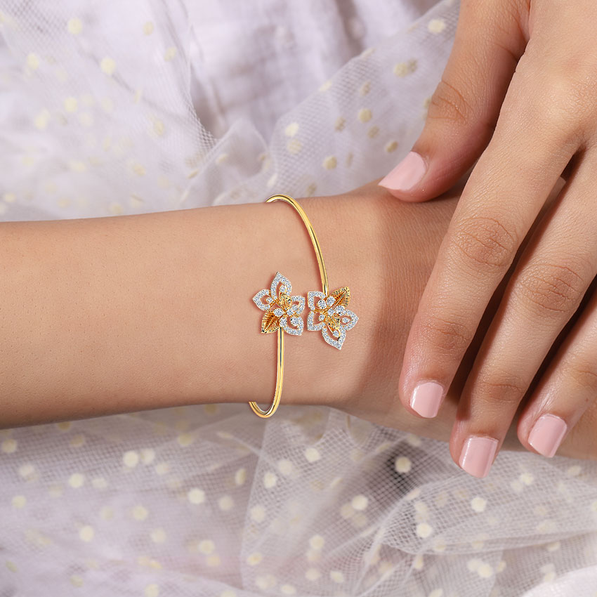 Diamond Bracelets 18 Karat Yellow Gold Enthrall Bloom Diamond Bracelet