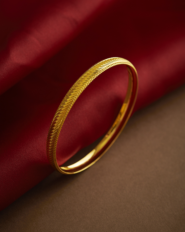 Elisha Gold Bangle