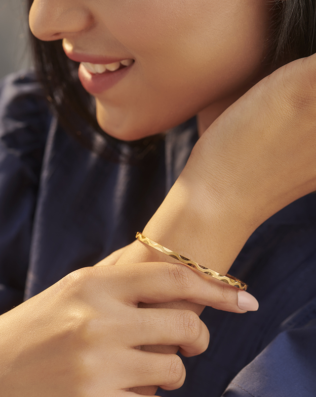Gold Bangles 22 Karat Yellow Gold Mrunmai 22Kt Gold Bangle