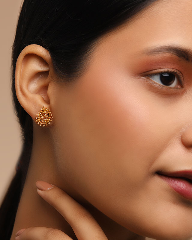 Prita 22Kt Gold Stud Earrings