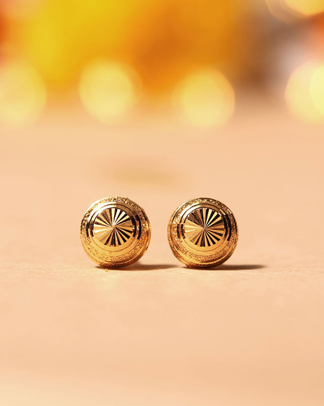 Suniti 22KT Gold Stud Earrings Suniti 22KT Gold Stud Earrings