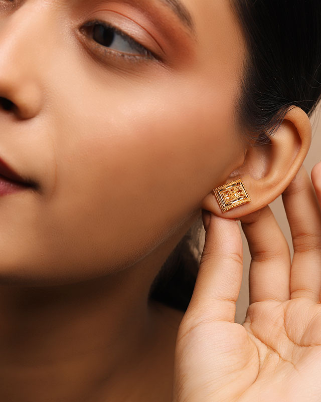 Varsha 22Kt Gold Stud Earrings