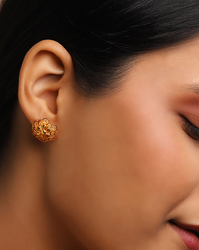 Shravya 22Kt Gold Stud Earrings