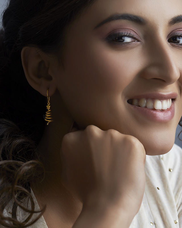 Ameesha 22KT Gold Earring