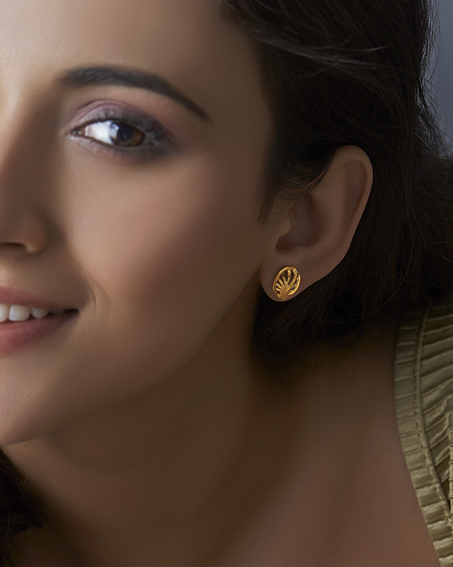 Rumaira 22KT Gold EARRING