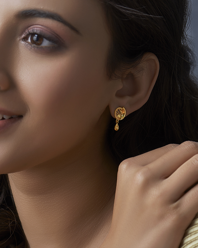 Ishya 22KT Gold EARRING