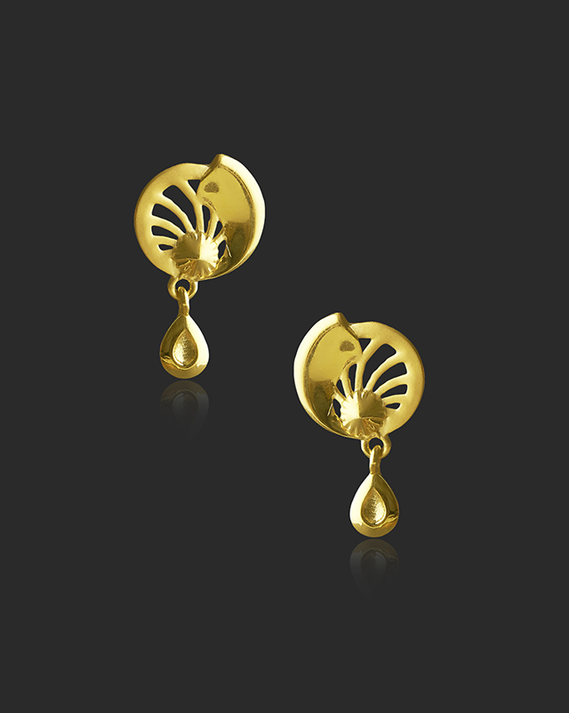 Ishya 22KT Gold EARRING
