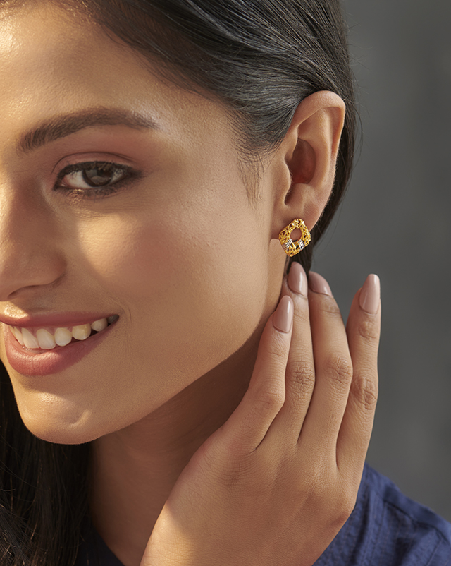 Vivanshi 22Kt Gold Earrings