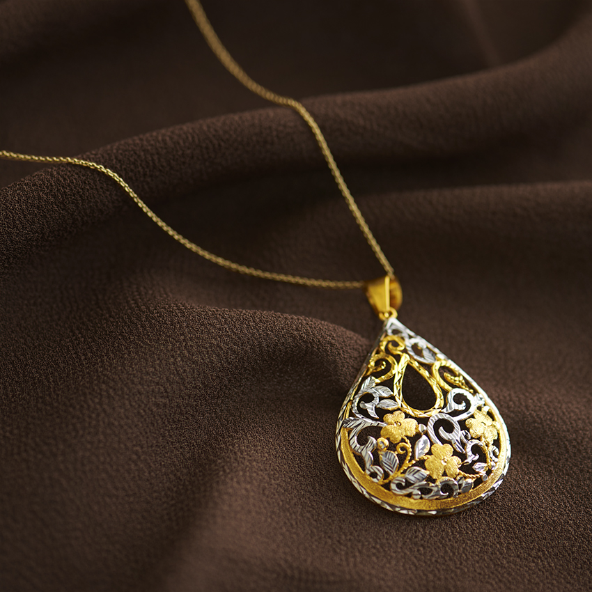 Aryahi 22KT Yellow Gold Pendant Aryahi 22KT Yellow Gold Pendant