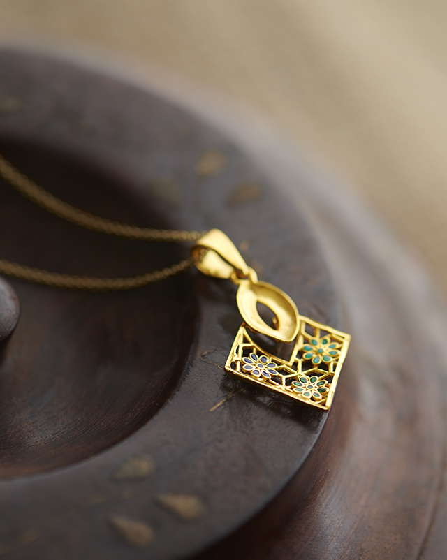 Gold Pendants 22 Karat Yellow Gold Anwita 22KT Yellow Gold Pendant