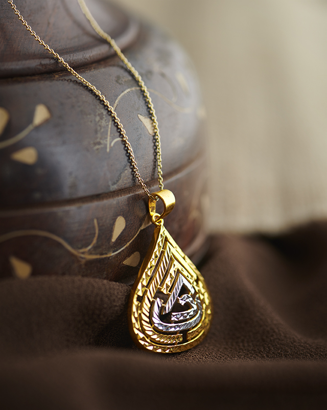 Advaita 22KT Yellow Gold Pendant Advaita 22KT Yellow Gold Pendant
