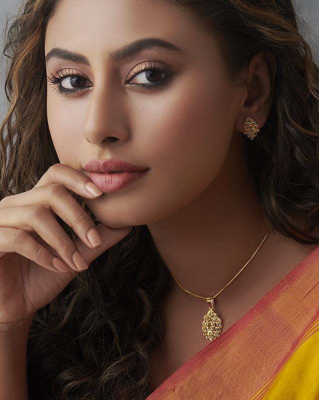 Rabiya 22Kt Gold Pendant Sets Rabiya 22Kt Gold Pendant Sets