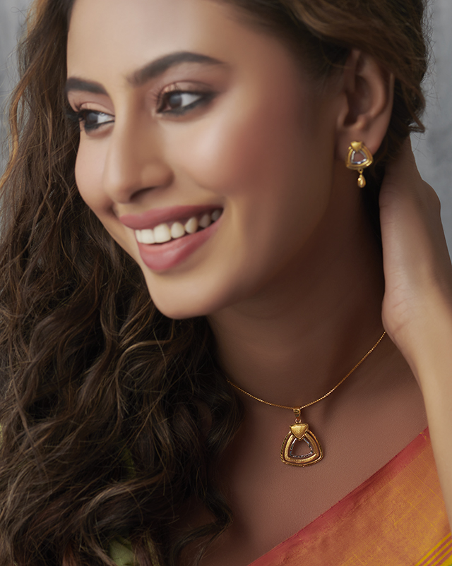 Suri 22Kt Gold Pendant Sets