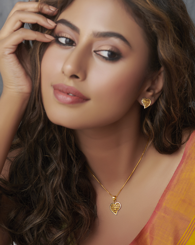 Amore 22Kt Gold Pendant Sets