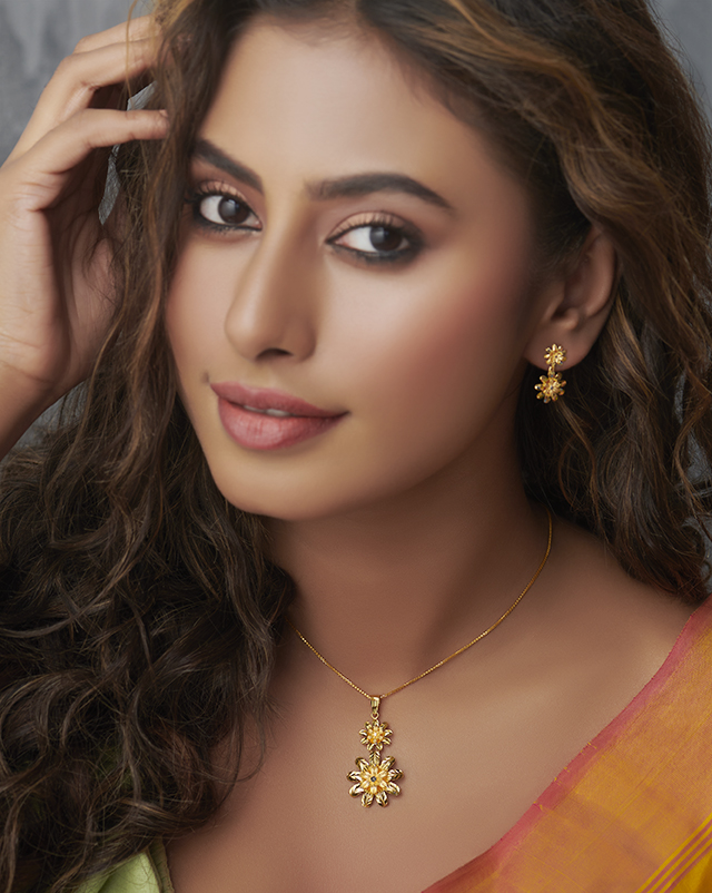 Bloom 22Kt Gold Pendant Sets