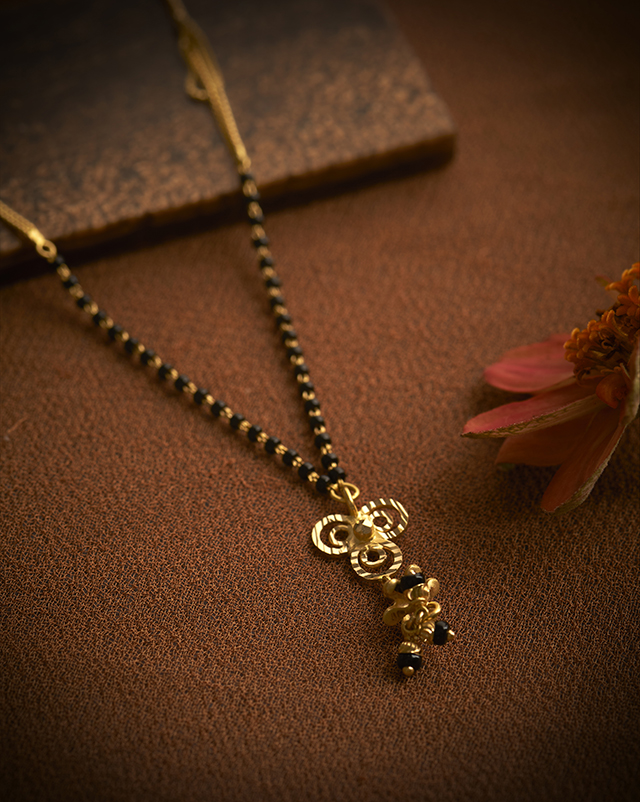 Gold Mangalsutra 22 Karat Yellow Gold Aarnavi 22KT Gold Mangalsutra