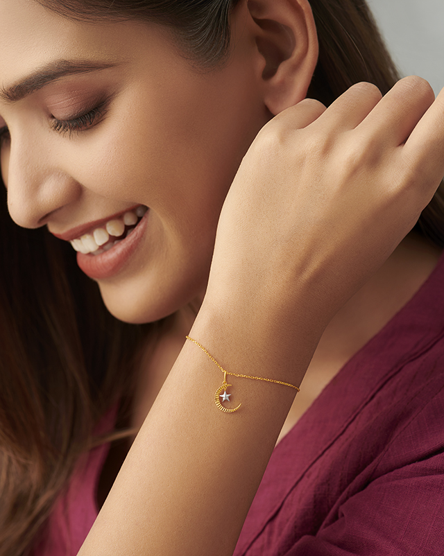 Lianna 22Kt Gold Matching Set, Charm Bracelet