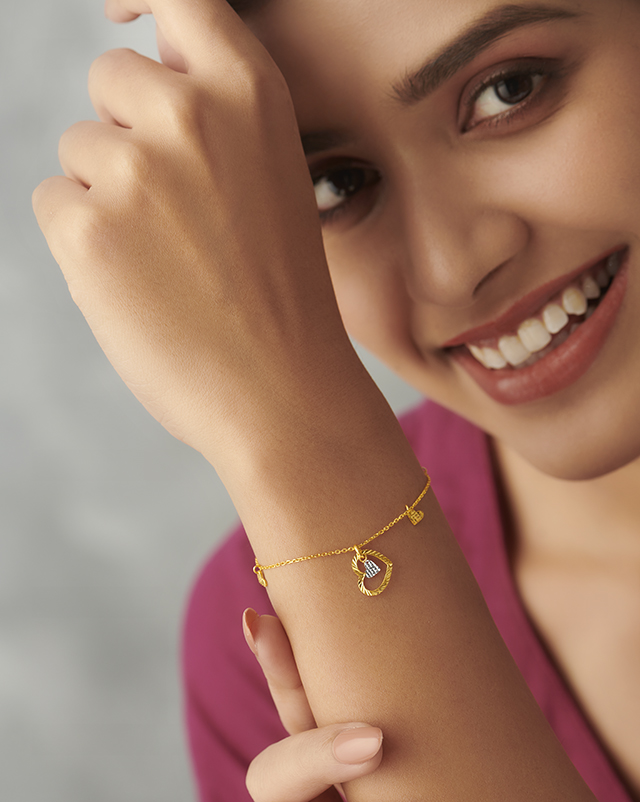 Amor 22Kt Gold Matching Set, Charm Bracelet