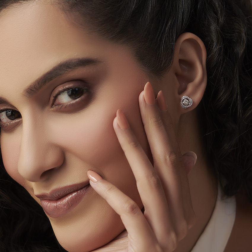 Twinkle Swerve Solitaire Stud Earrings