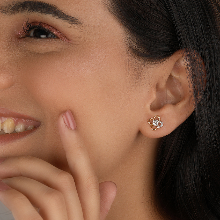 Solitaire Earrings 18 Karat Yellow Gold Charming Solitaire Stud Earrings