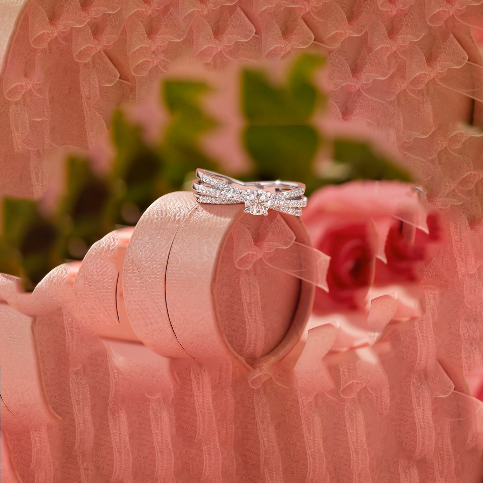 Solitaire Rings 18 Karat Yellow Gold Serene Streaks Solitaire Ring