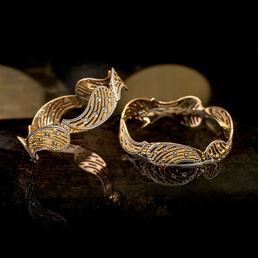 Grooved Paisley Gold Bangle