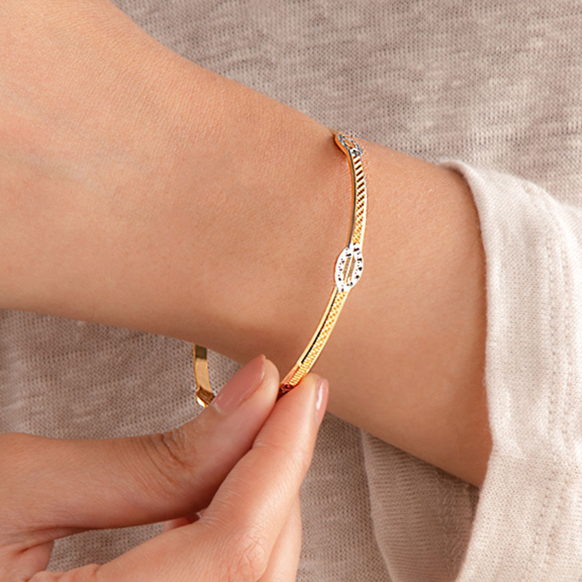 Gargi Gold Bangle