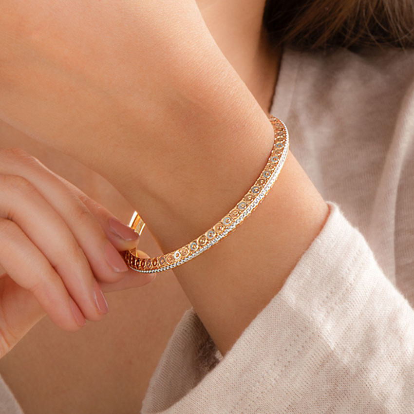 Ezra Gold Bangle