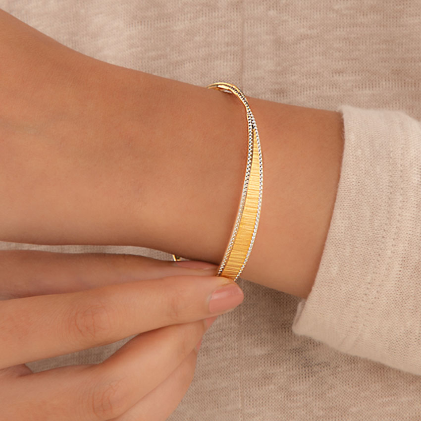 Layla Gold Bangle