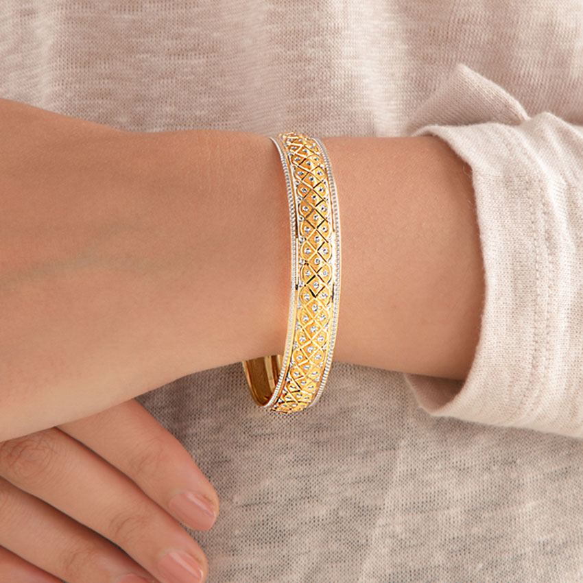 Rupsa Gold Bangle