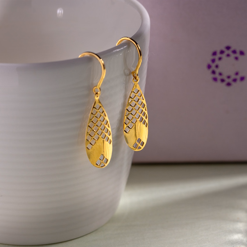 Gold Earrings 18 Karat Yellow Gold Saima Cutout Gold Drop Earrings