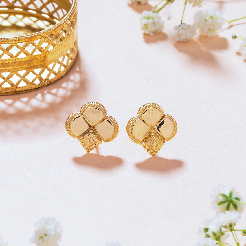 Gold Earrings 18 Karat Yellow Gold Mayuri Gold Stud Earrings