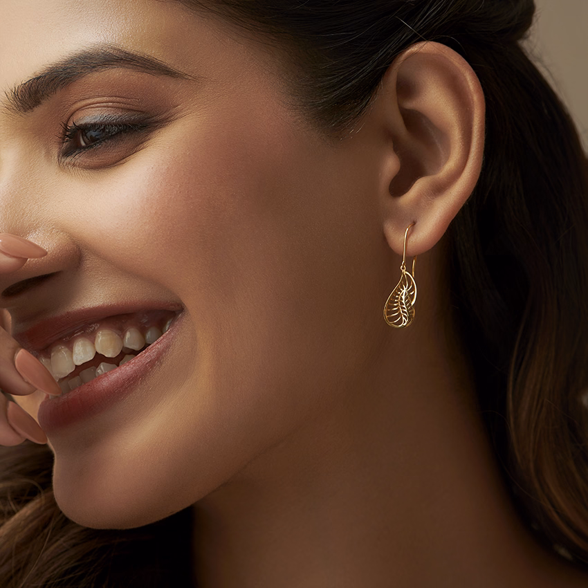 Gold Earrings 18 Karat Yellow Gold Curvy Petal Gold Drop Earrings