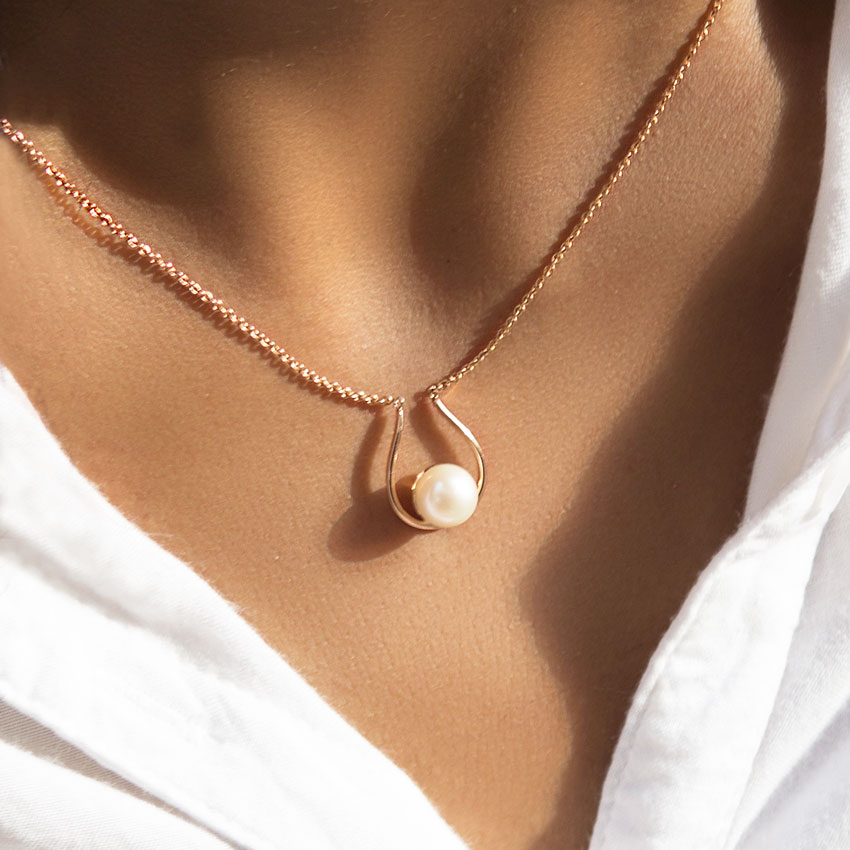 Minimalistic Pearl Necklace Minimalistic Pearl Necklace