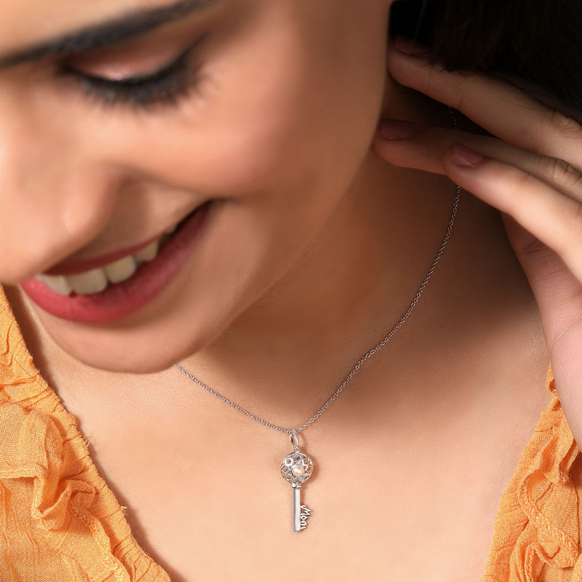 Dreamy Key Pearl Necklace Dreamy Key Pearl Necklace