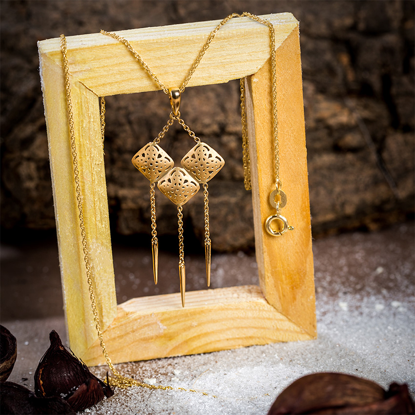 Avery Windchimes Gold Pendant