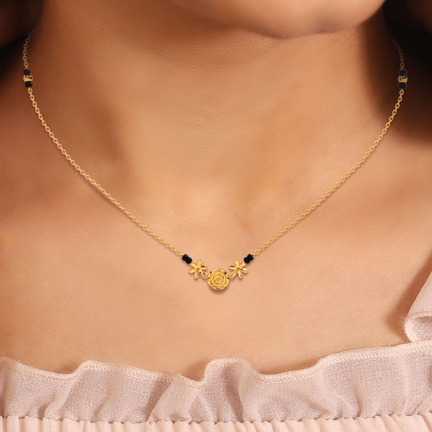 Gold Mangalsutra 18 Karat Yellow Gold Nyra Gold Coin Mangalsutra