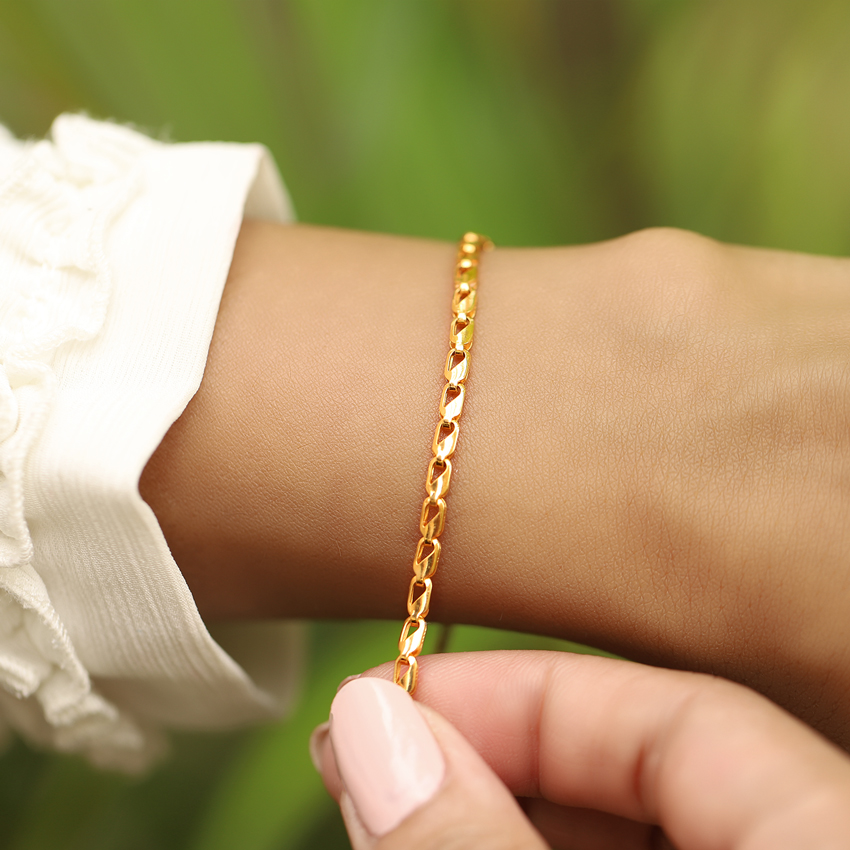 Aarohi Gold Bracelet