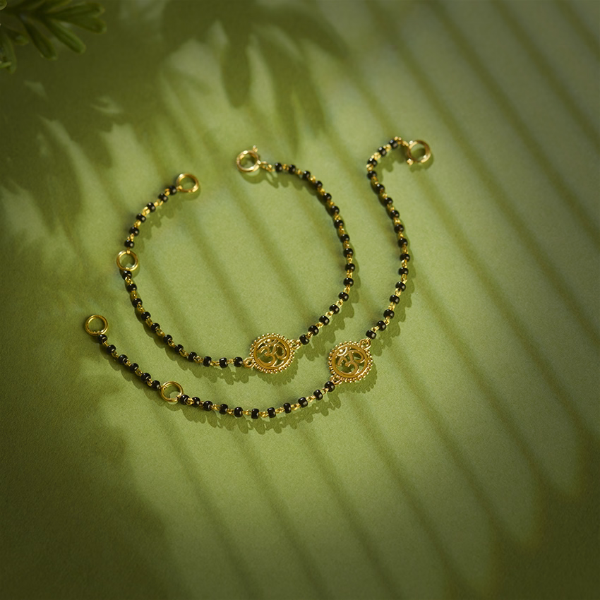 Gold Bracelets 18 Karat Yellow Gold Om Baby Nazaria Gold Bracelet Set of 2