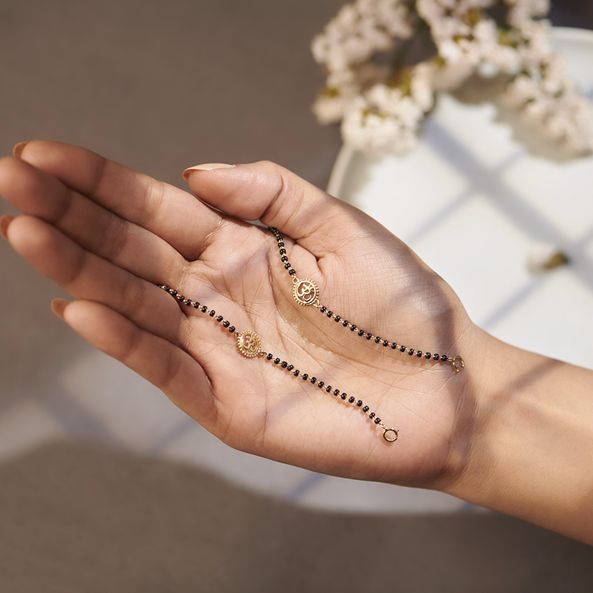 Gold Bracelets 18 Karat Yellow Gold Om Baby Nazaria Gold Bracelet Set of 2