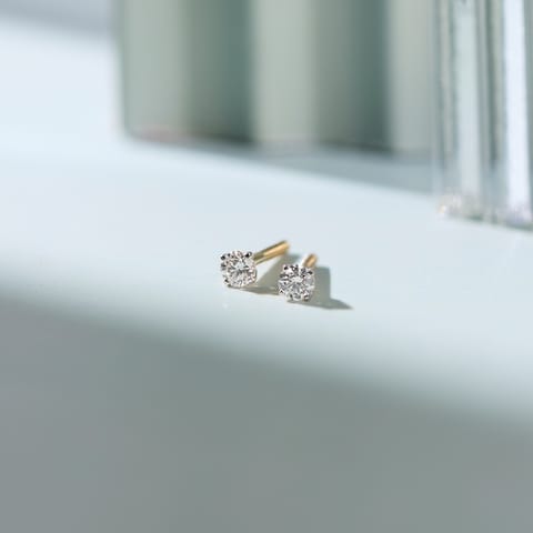 Sparkling Single Stone Diamond Stud Earrings Sparkling Single Stone Diamond Stud Earrings