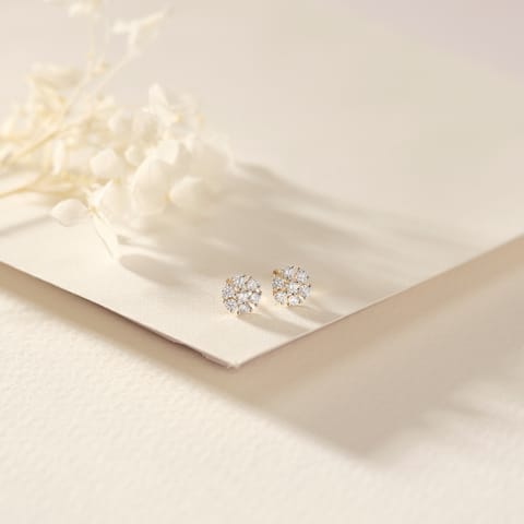 Seven Glow Diamond Stud Earrings Seven Glow Diamond Stud Earrings