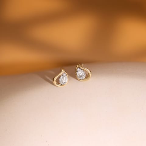 Flowy Leaf Diamond Stud Earrings Flowy Leaf Diamond Stud Earrings