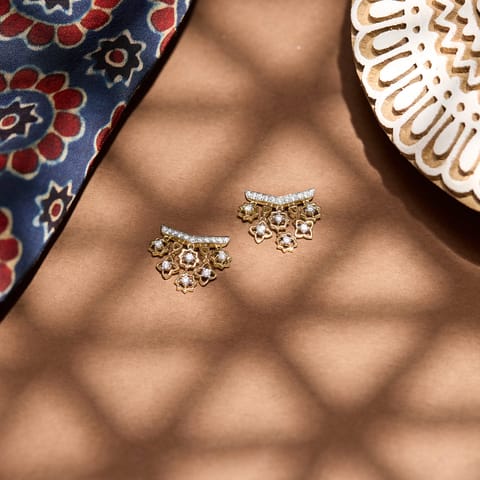 Alluring Pattern Diamond Drop Earrings