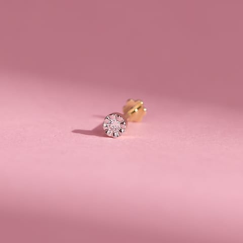 Tiny Eclat Diamond Nose Pin Tiny Eclat Diamond Nose Pin