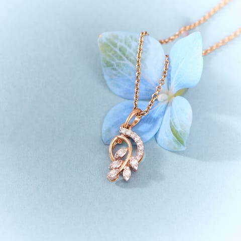 Leafy Gleam Diamond Pendant Leafy Gleam Diamond Pendant