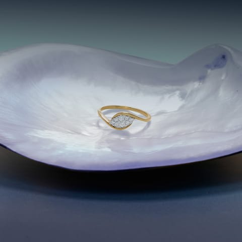 Quiet Gleam Diamond Ring