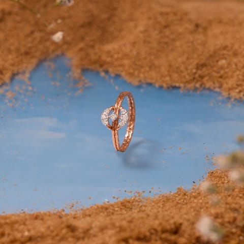 Gleaming Reflects Diamond Ring