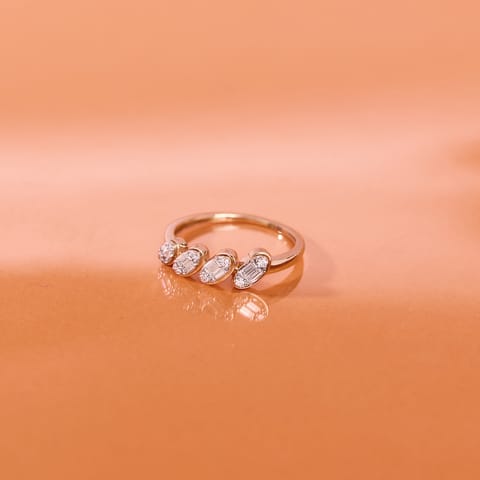 Oval Stria Diamond Ring